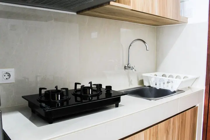 Тангеранг: Minimalist and New Furnished Studio Apartment at Springwood Residence By Travelio