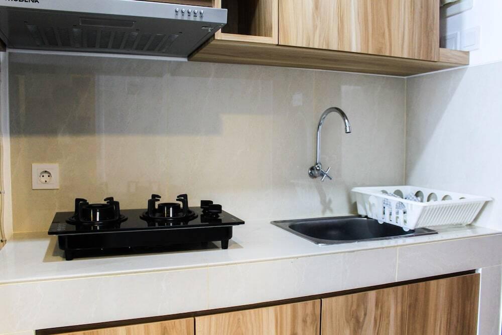 Тангеранг: Minimalist and New Furnished Studio Apartment at Springwood Residence By Travelio