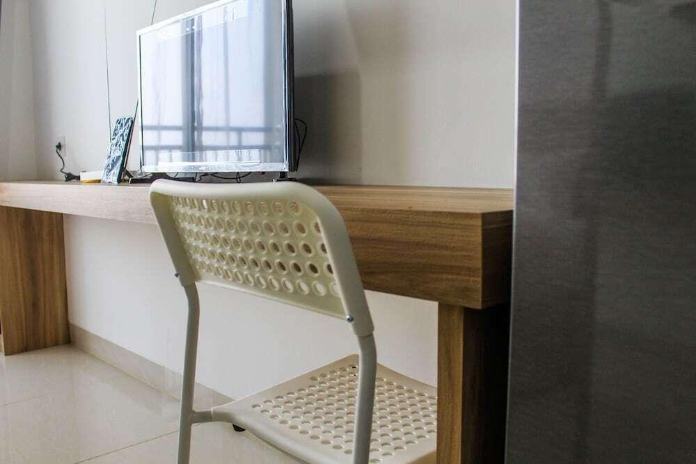 Minimalist and New Furnished Studio Apartment at Springwood Residence By Travelio — фото 5