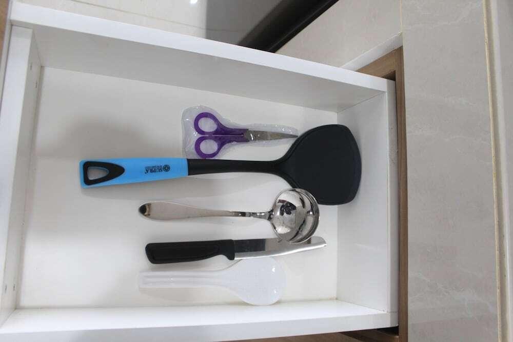 Тангеранг: Minimalist and New Furnished Studio Apartment at Springwood Residence By Travelio