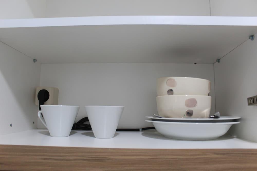 Тангеранг: Minimalist and New Furnished Studio Apartment at Springwood Residence By Travelio