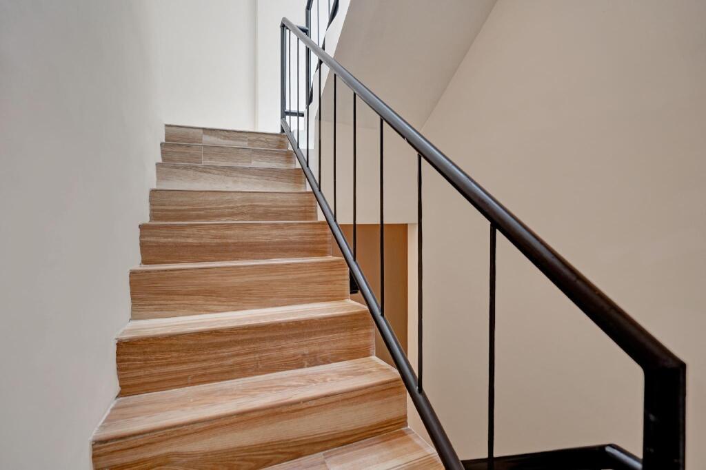 Сурабая: OYO 90649 Raja Residence Syariah