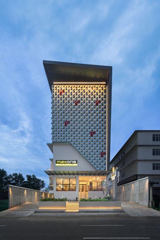 MaxOneHotels.com @ Kota Harapan Indah Bekasi — фото 1