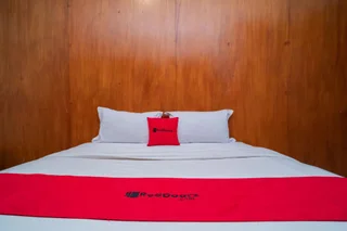 Суракарта: RedDoorz @ Hotel Surya Solo