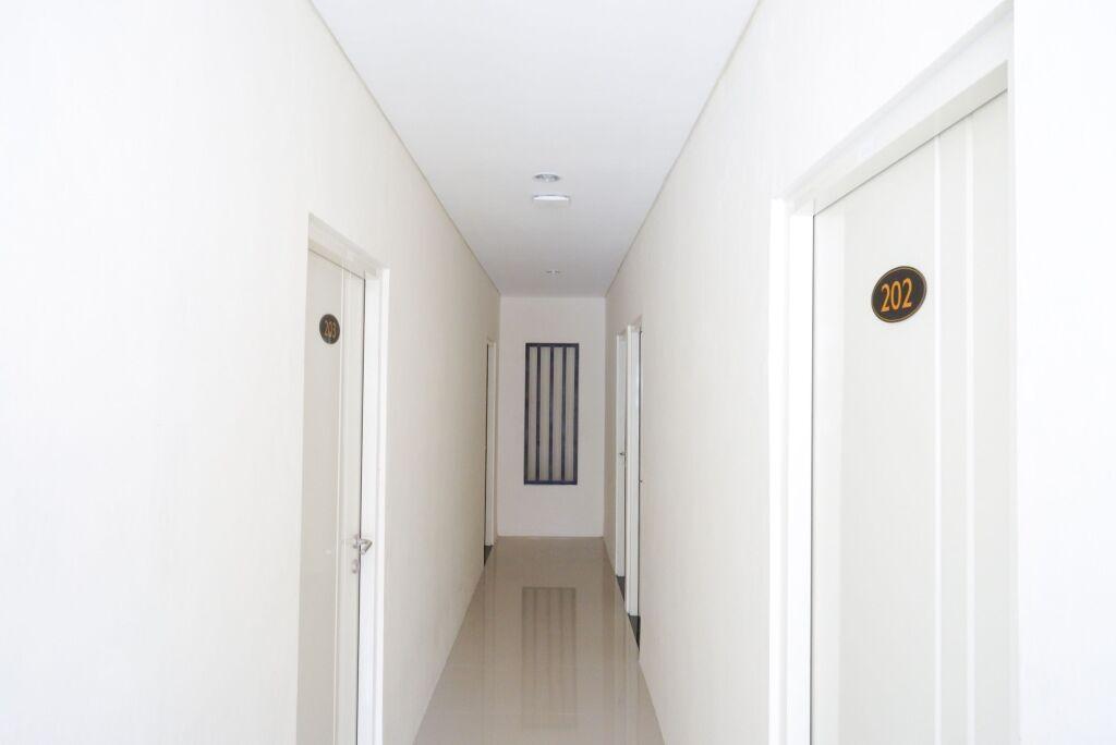 Суракарта: Reddoorz Near Pasar Gede Solo