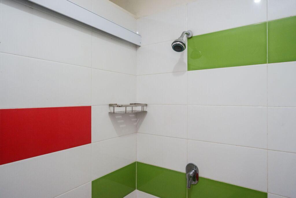 Суракарта: Reddoorz Near Pasar Gede Solo