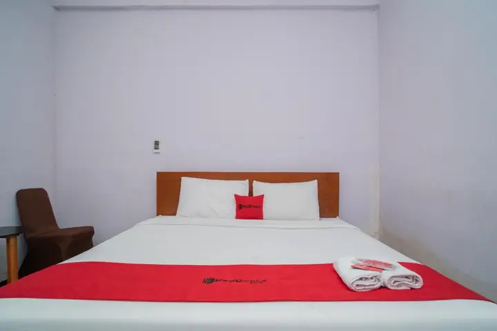 RedDoorz Plus Syariah @ Lotus Hotel Bojonegoro — фото 1