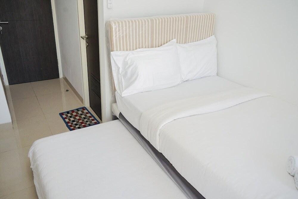 Comfy And Minimalist Studio Room At Serpong Garden Apartment — фото 3