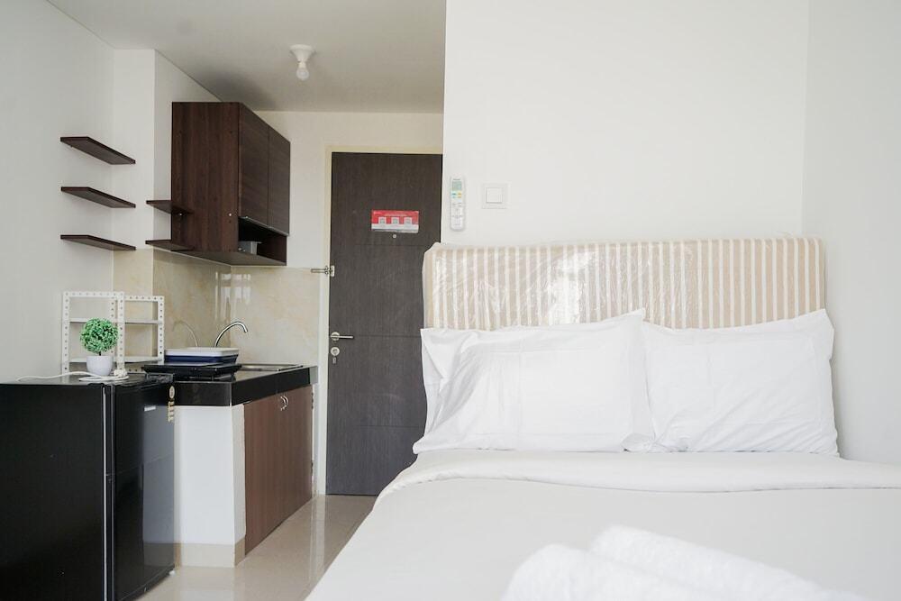 Comfy And Minimalist Studio Room At Serpong Garden Apartment — фото 6