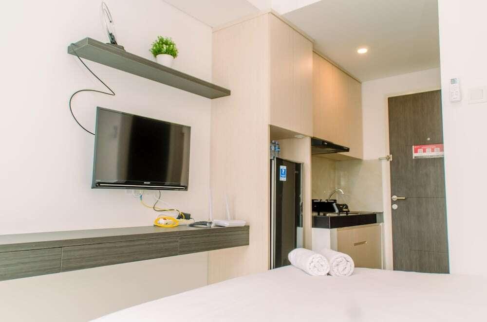 Restful And Comfy Studio At Serpong Garden Apartment — фото 4