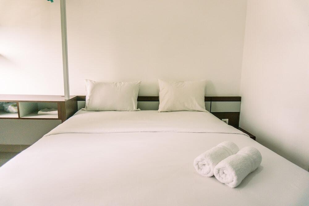 Nice And Comfort Studio Room At Serpong Garden Apartment — фото 5