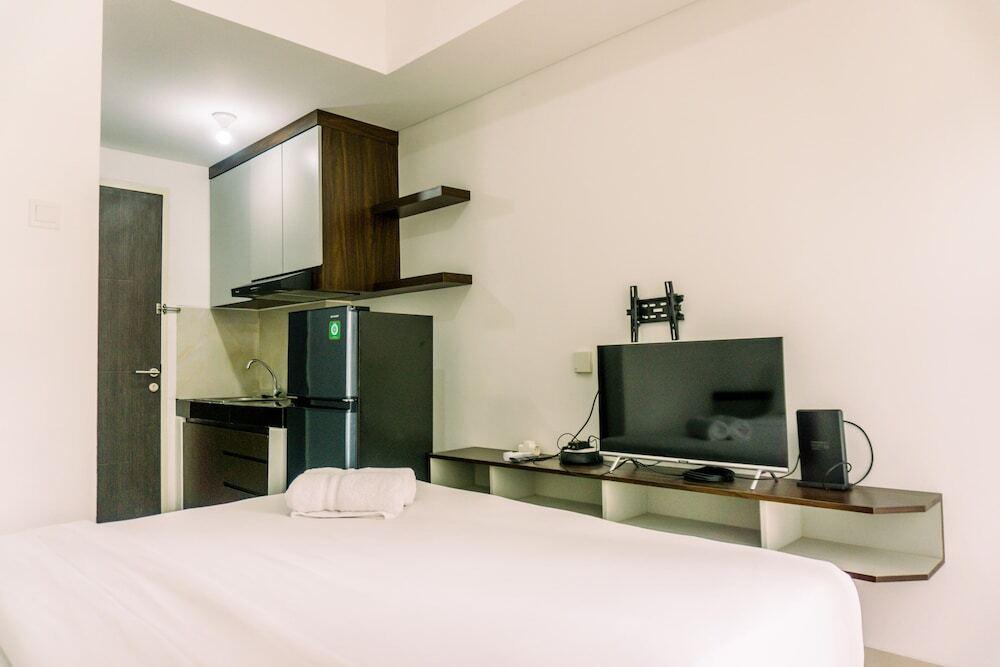 Nice And Comfort Studio Room At Serpong Garden Apartment — фото 4