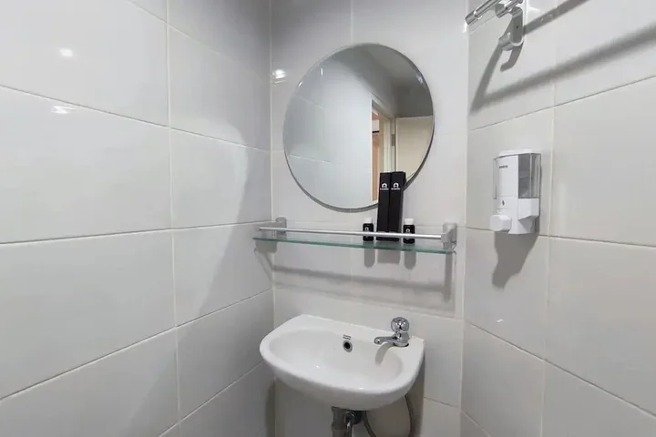 Семаранг: Comfortable And Modern 1Br Without Living Room At Amartha View Apartment