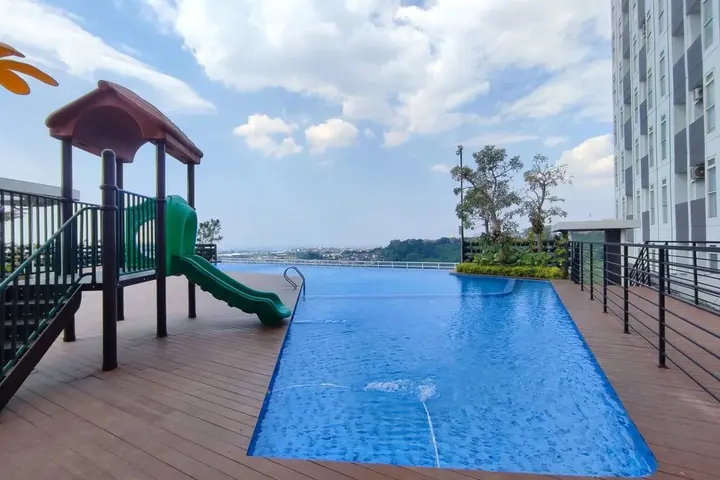 Семаранг: Comfortable And Modern 1Br Without Living Room At Amartha View Apartment