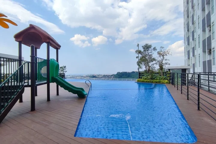 Семаранг: Comfortable And Modern 1Br Without Living Room At Amartha View Apartment