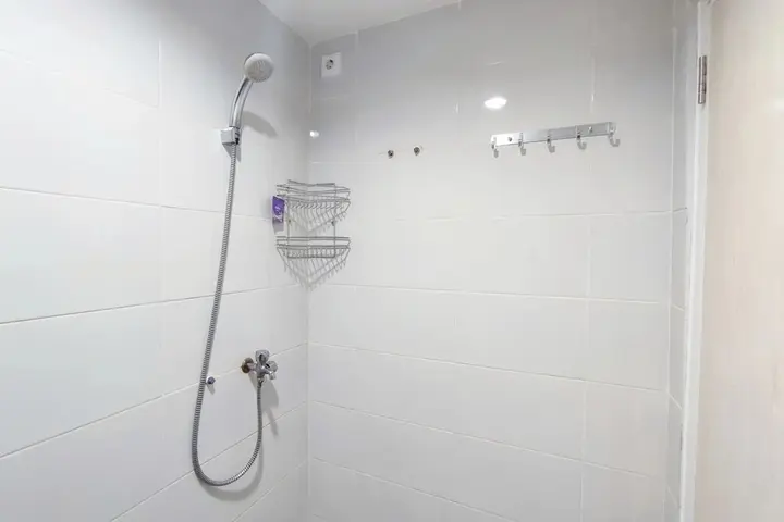 Семаранг: Comfortable And Modern 1Br Without Living Room At Amartha View Apartment