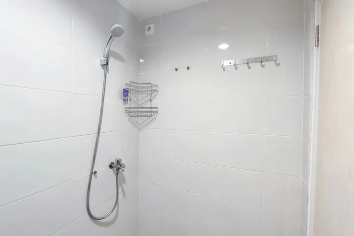 Семаранг: Comfortable And Modern 1Br Without Living Room At Amartha View Apartment