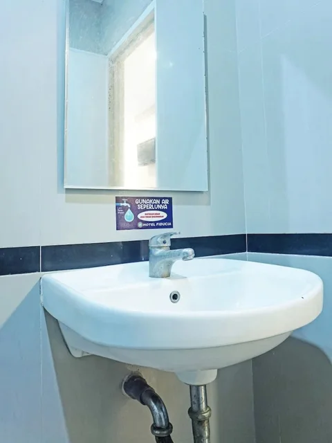 Джакарта: SUPER OYO Collection O 91409 Hotel Fiducia Otista 153 - 157
