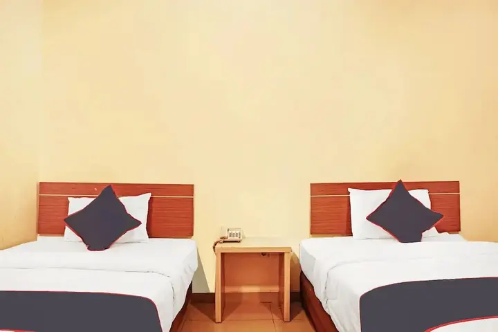 Джакарта: SUPER OYO Collection O 91409 Hotel Fiducia Otista 153 - 157