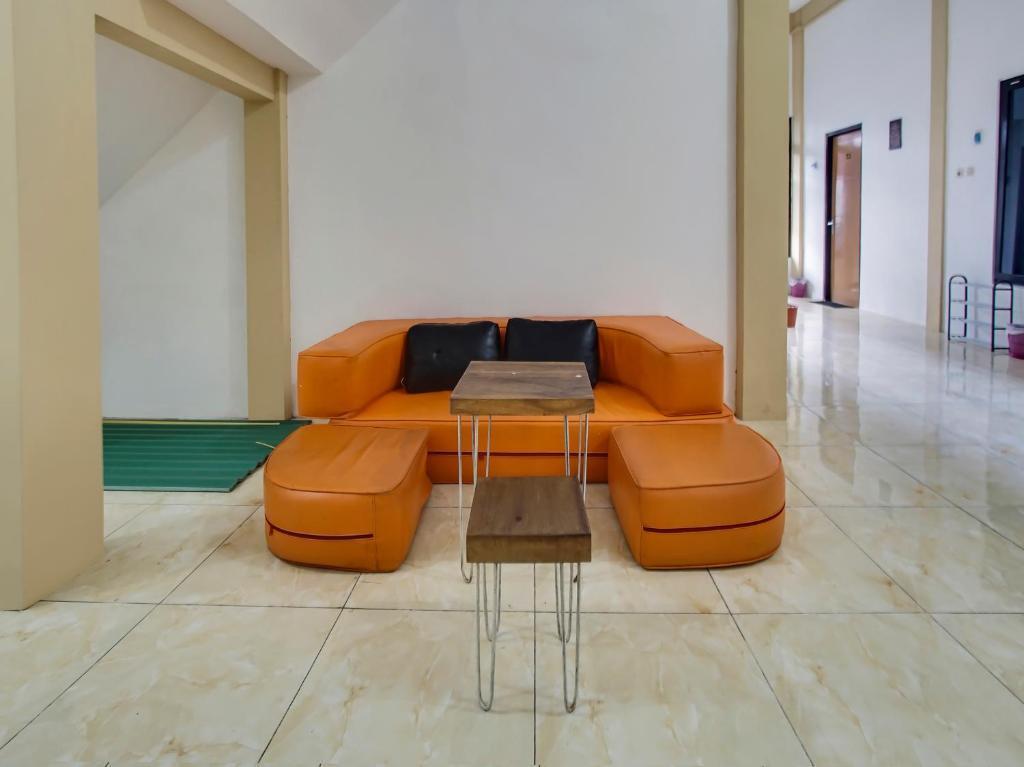 Маланг: OYO Living 90950 Forzando House