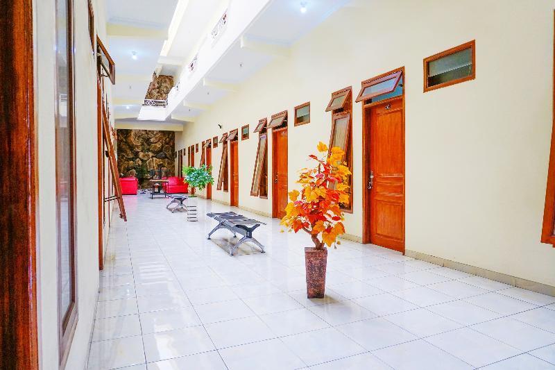 Маланг: Super OYO Flagship 90723 Berlima Guest House Syariah