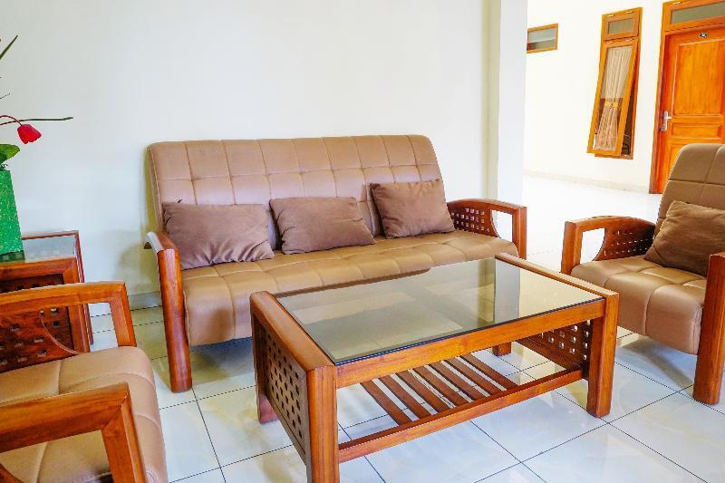 Маланг: Super OYO Flagship 90723 Berlima Guest House Syariah