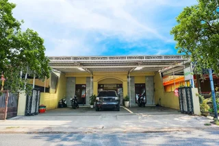Маланг: Super OYO Flagship 90723 Berlima Guest House Syariah