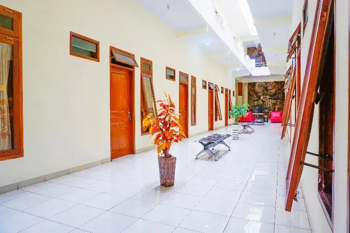 Маланг: Super OYO Flagship 90723 Berlima Guest House Syariah