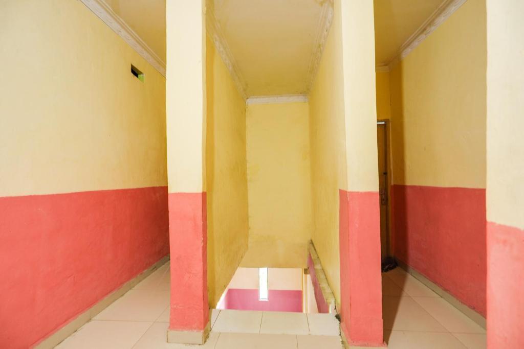 Батам: SPOT ON 91879 Emes Jaya Homestay