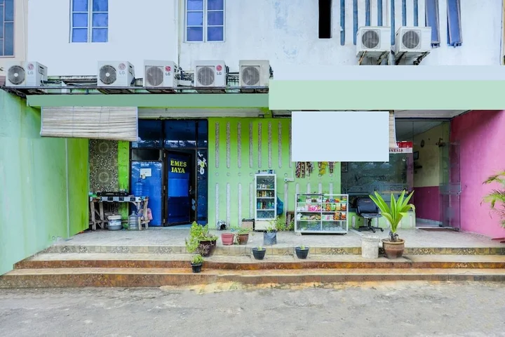 Батам: SPOT ON 91879 Emes Jaya Homestay
