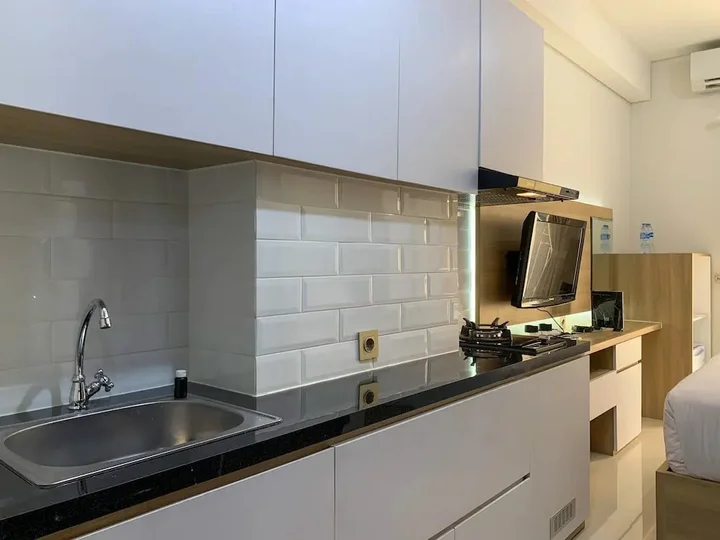 Депок: Minimalist Studio At Transpark Cibubur Apartment