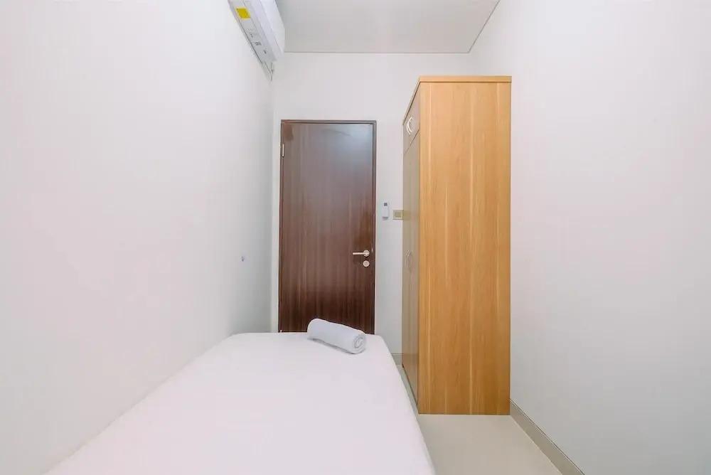 Well Designed 2Br Corner Transpark Cibubur Apartment — фото 3