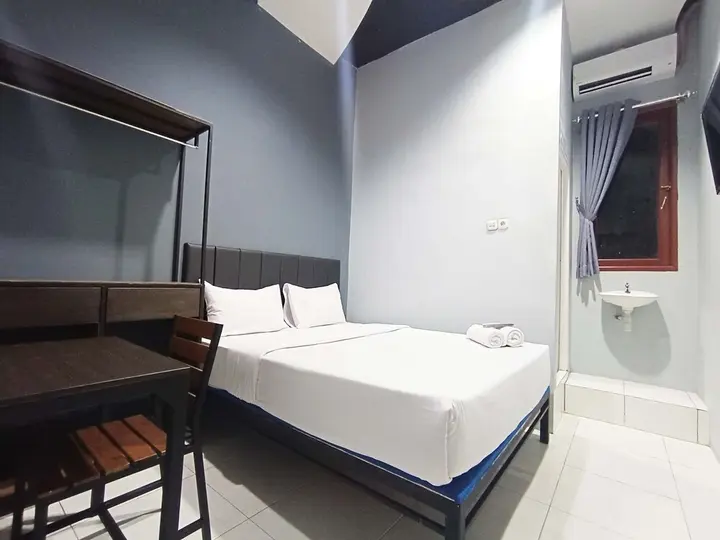 Семаранг: Newly Furnished Studio With Queen Bed At Torisan Guesthouse