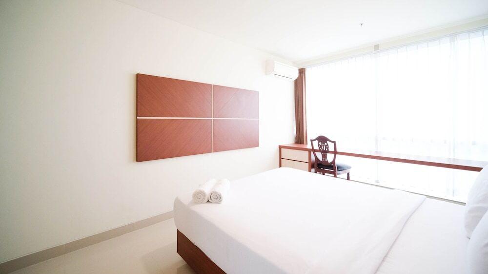 Best Location And Comfy 1Br At Praxis Apartment — фото 1