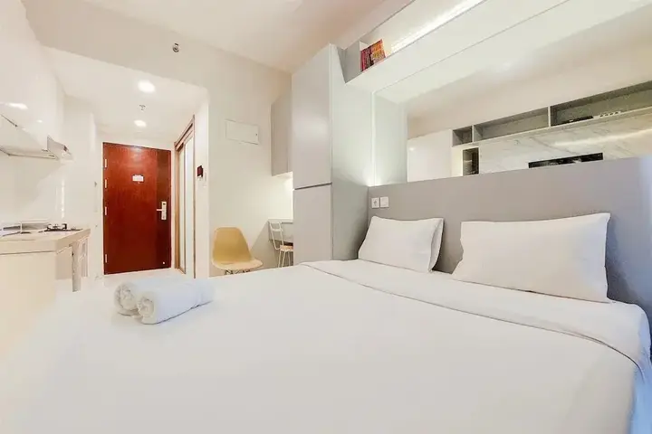 Studio Full Furnished With Comfort Design At Sky House Bsd Apartment — фото 2