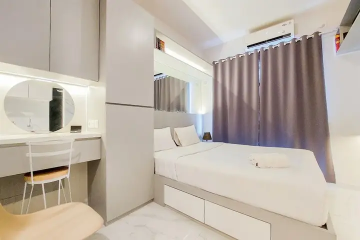 Studio Full Furnished With Comfort Design At Sky House Bsd Apartment — фото 1