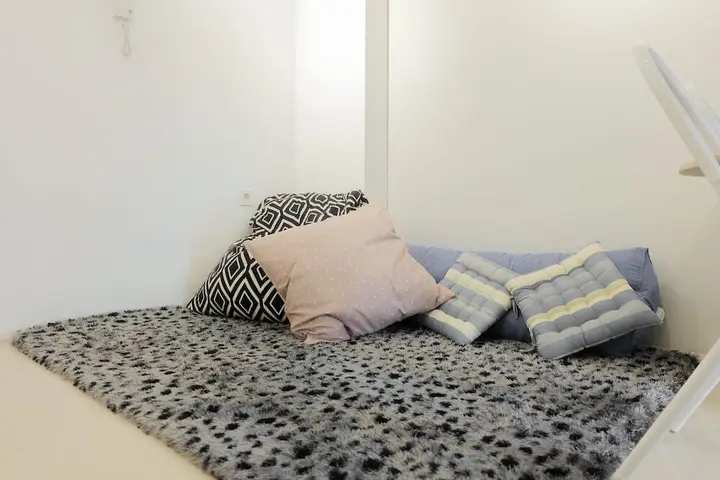 Джакарта: Stylish and Modern 2BR Bassura City Apartment