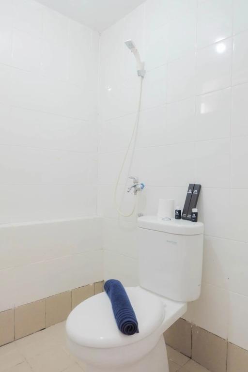 Джакарта: Stylish and Modern 2BR Bassura City Apartment