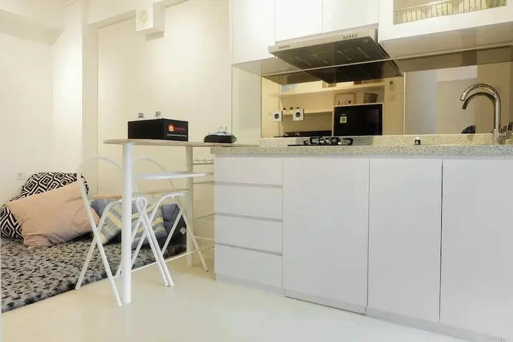 Джакарта: Stylish and Modern 2BR Bassura City Apartment
