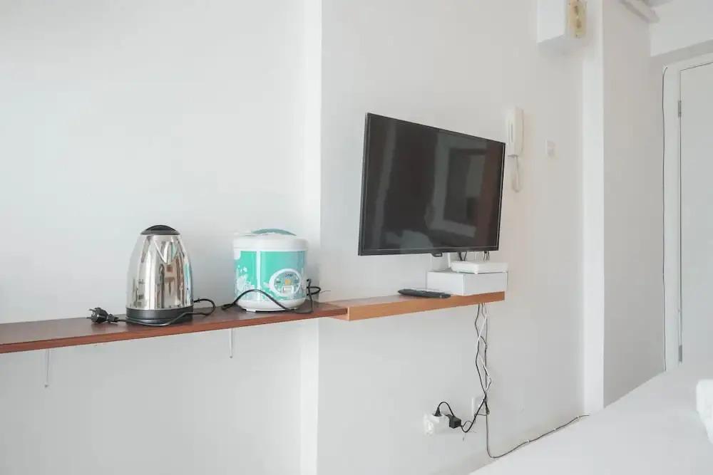 Джакарта: Comfort Studio Room At Bassura City Apartment