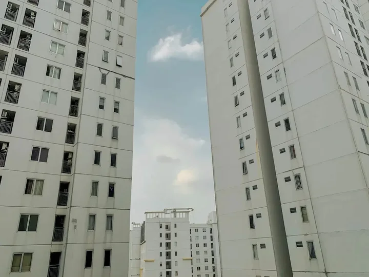Джакарта: Comfort Studio Room At Bassura City Apartment