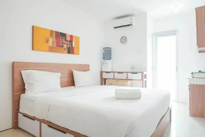 Джакарта: Comfort Studio Room At Bassura City Apartment