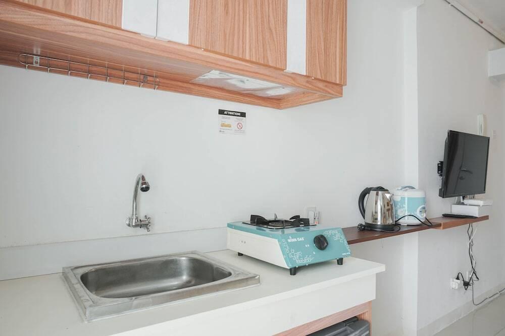 Джакарта: Comfort Studio Room At Bassura City Apartment