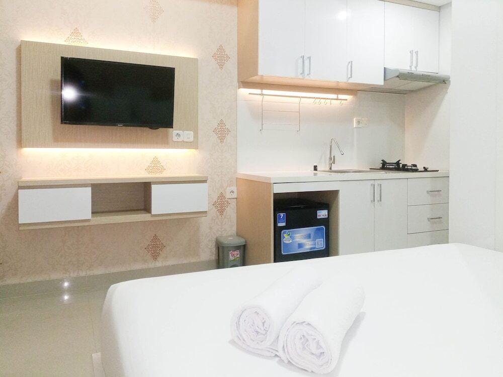 Nice And Comfort Studio At Taman Melati Sinduadi Apartment — фото 2