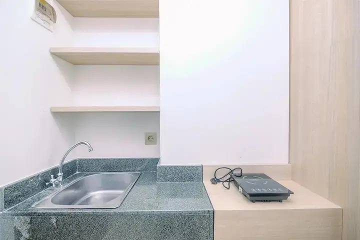 Fully Furnished With Cozy Design Studio Transpark Cibubur Apartment — фото 5