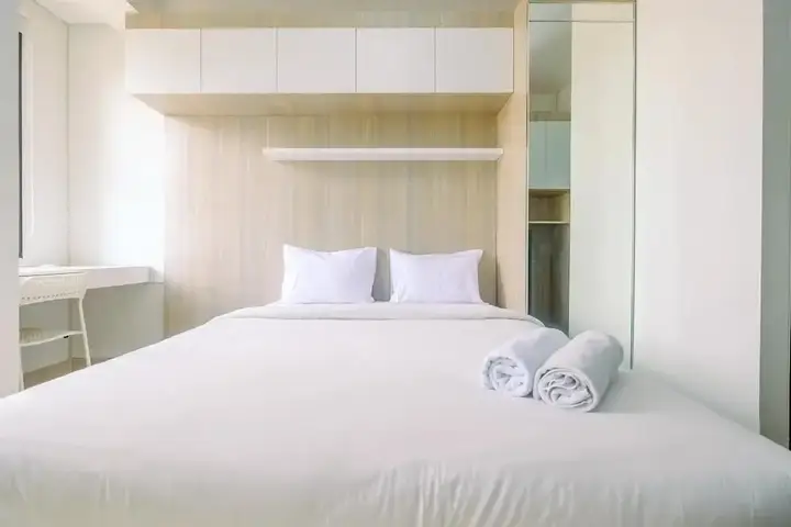 Fully Furnished With Cozy Design Studio Transpark Cibubur Apartment — фото 1