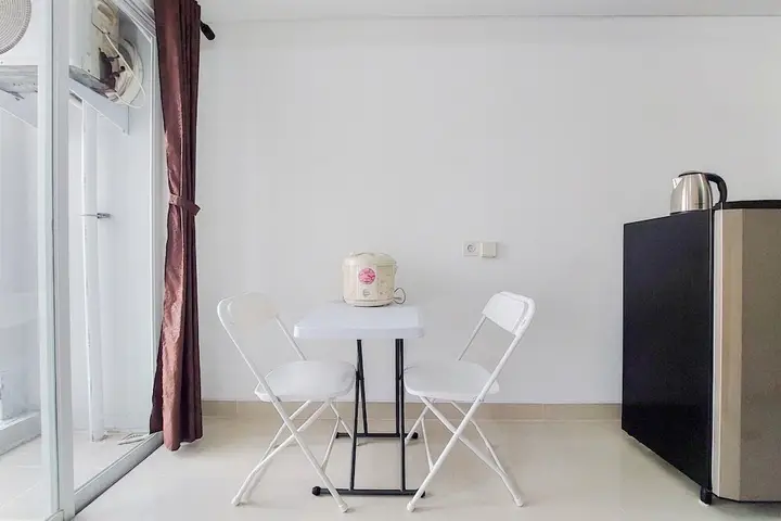 Cozy And Enjoy Living Studio Room At Serpong Garden Apartment — фото 4