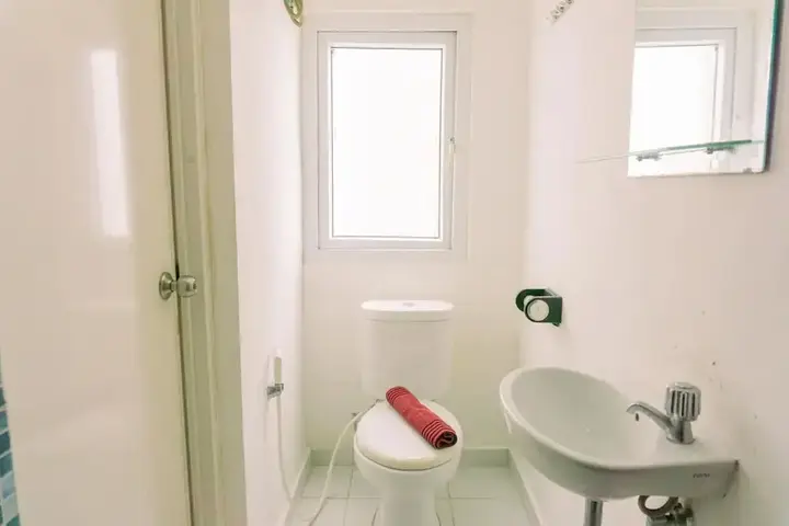 Тангеранг: Homey And Tidy Studio Room Aeropolis Apartment