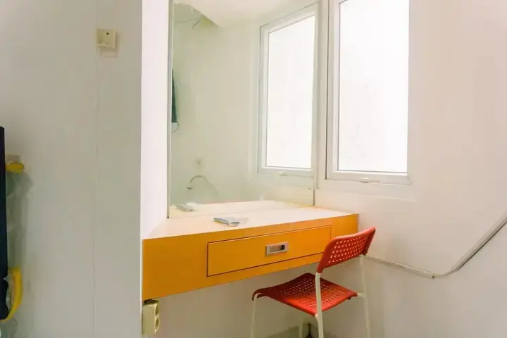 Homey And Tidy Studio Room Aeropolis Apartment — фото 5