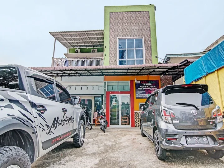 Пеканбару: OYO 92047 Penginapan Arfi Syariah
